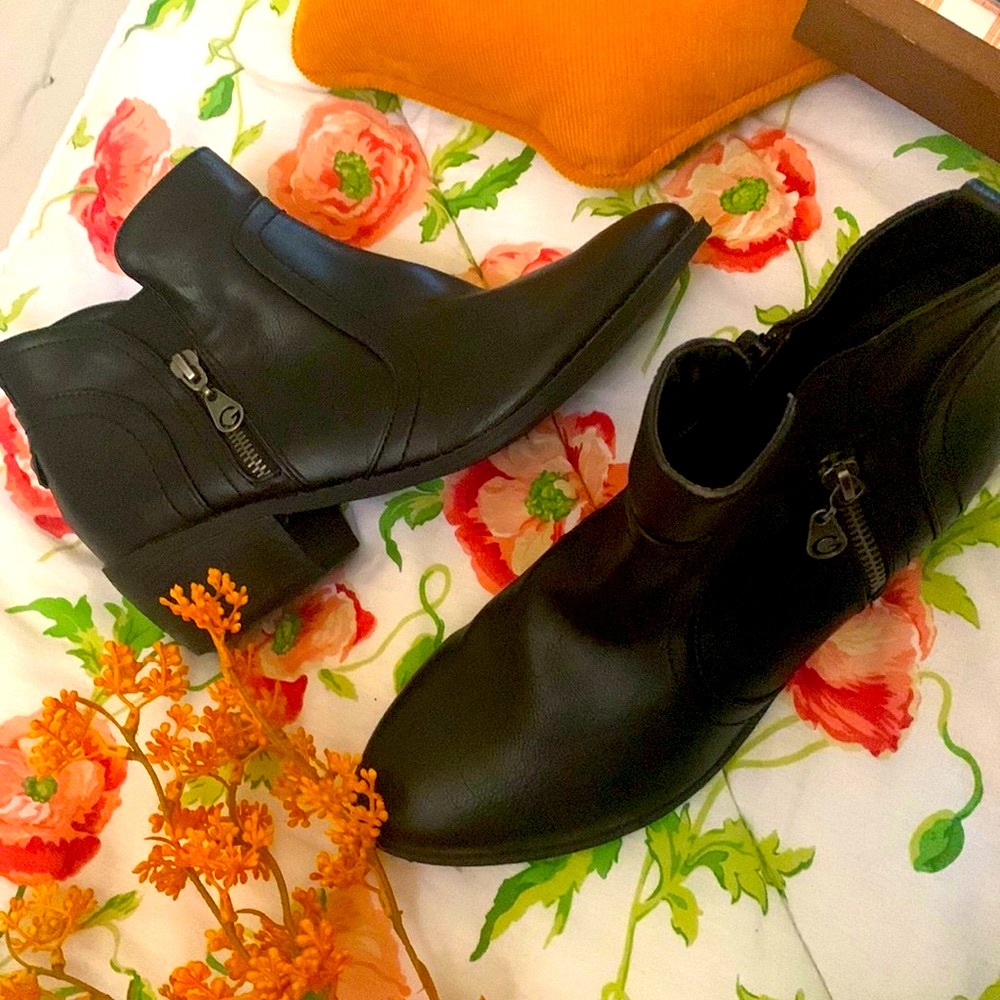 🎉NWOT CONDITION GUESS BLACK ANKLE BOOTIES SHORT HEEL ZIP UP WOMENS BOOTS 🎉✨🎉✨